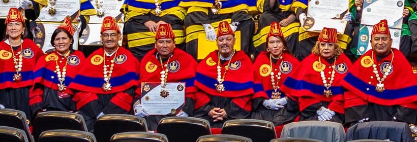 Colegiados Honoris Causa con la toga y el birrete rojo de su categoría
