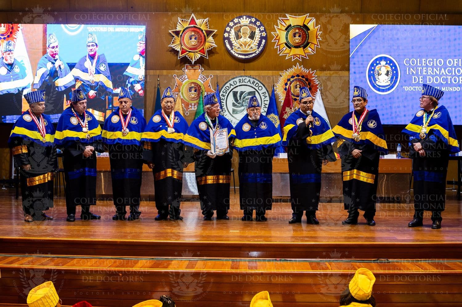 Banderas de los países representados en la ceremonia